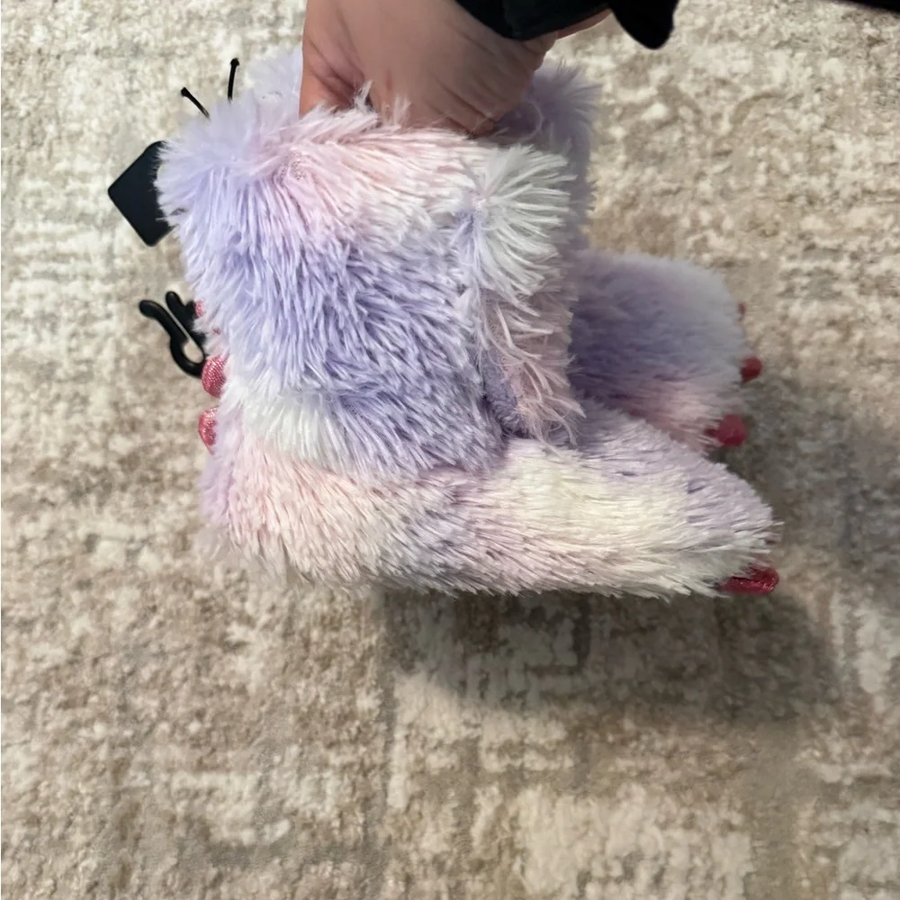 Wonder Nation Fuzzy Monster Claw Slippers - Lavender and Pink size 7/8-NWT